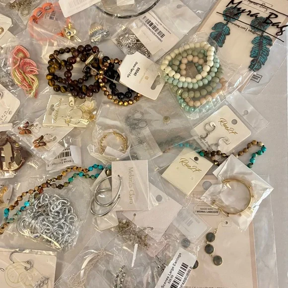 ✨ Wholesale Jewelry Lot – 60+ New Pieces  Earrings, Bracelets, Necklaces & More - Picture 5 of 6